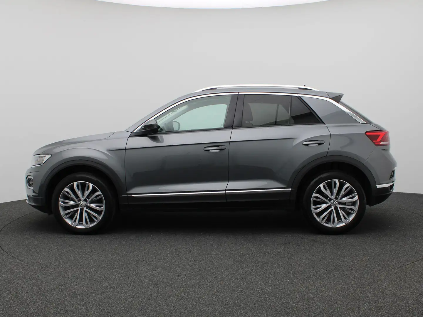Volkswagen T-Roc 1.5 TSI Sport 150PK DSG Achteruitrijcamera, Alarm, Grau - 2