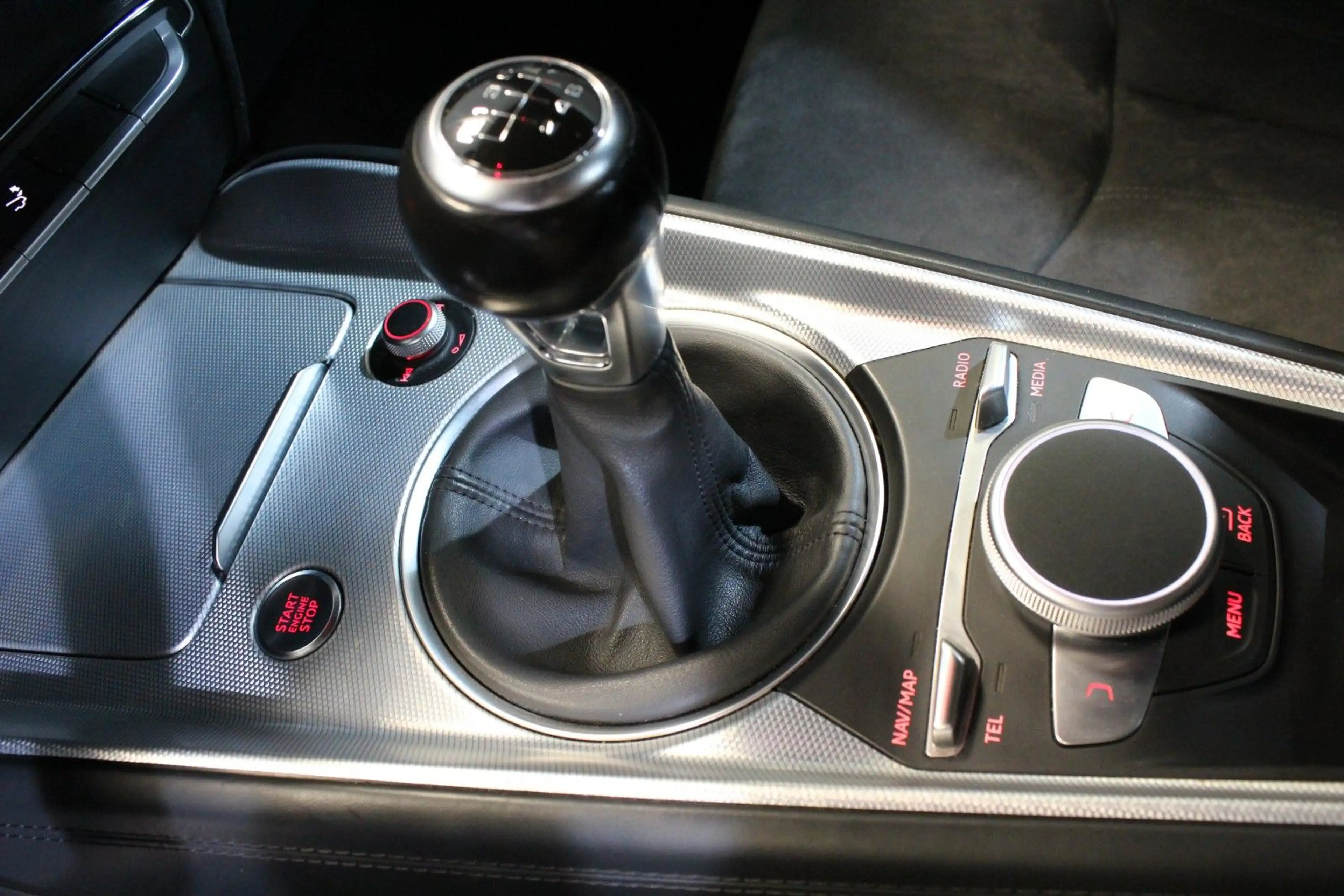 Audi TT Coupe 2.0 TDI ultra*Xenon*PDC*Virtual*Alcant. — photo 24