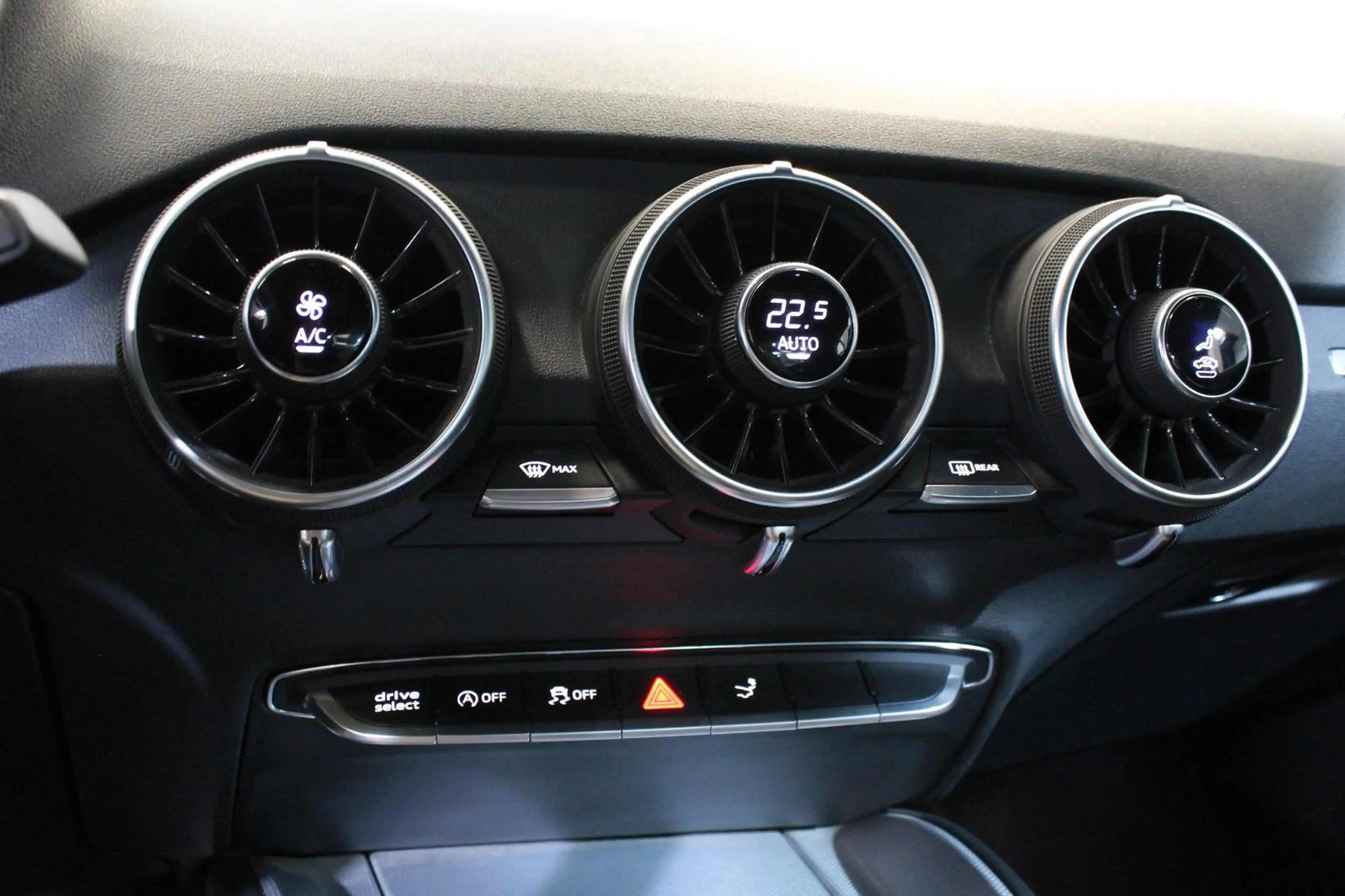Audi TT Coupe 2.0 TDI ultra*Xenon*PDC*Virtual*Alcant. — photo 23