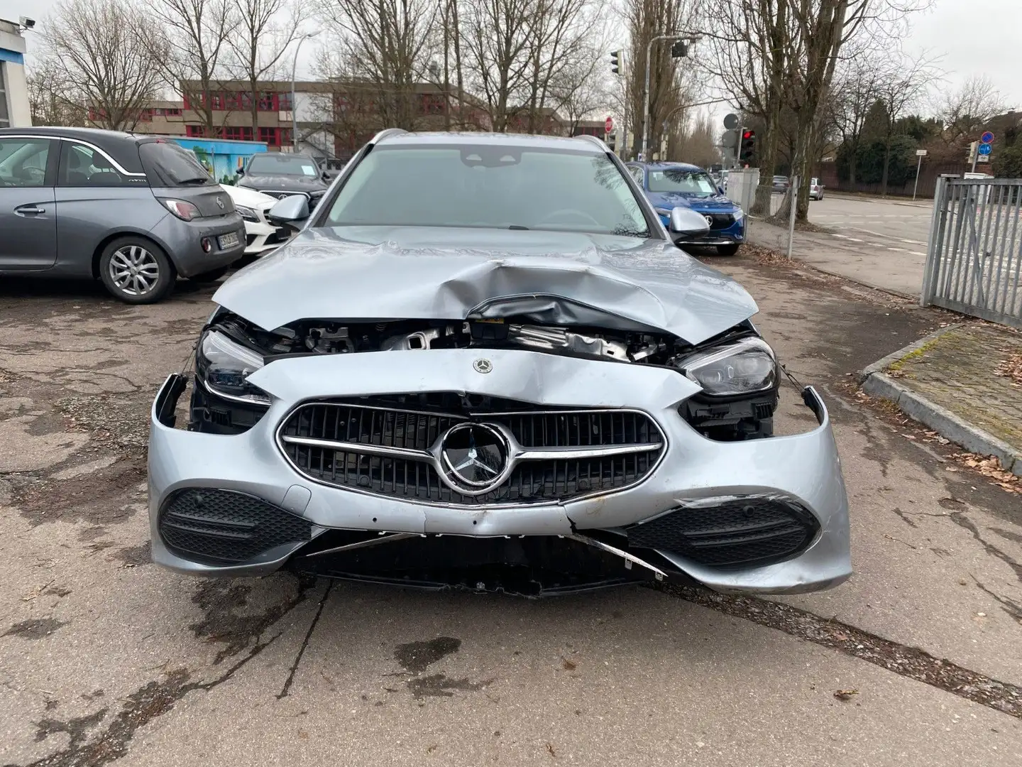 Mercedes-Benz C 300 T e *AvaAdv+/Distr+/DigiLight/HuD/AHK/360° Silber - 1