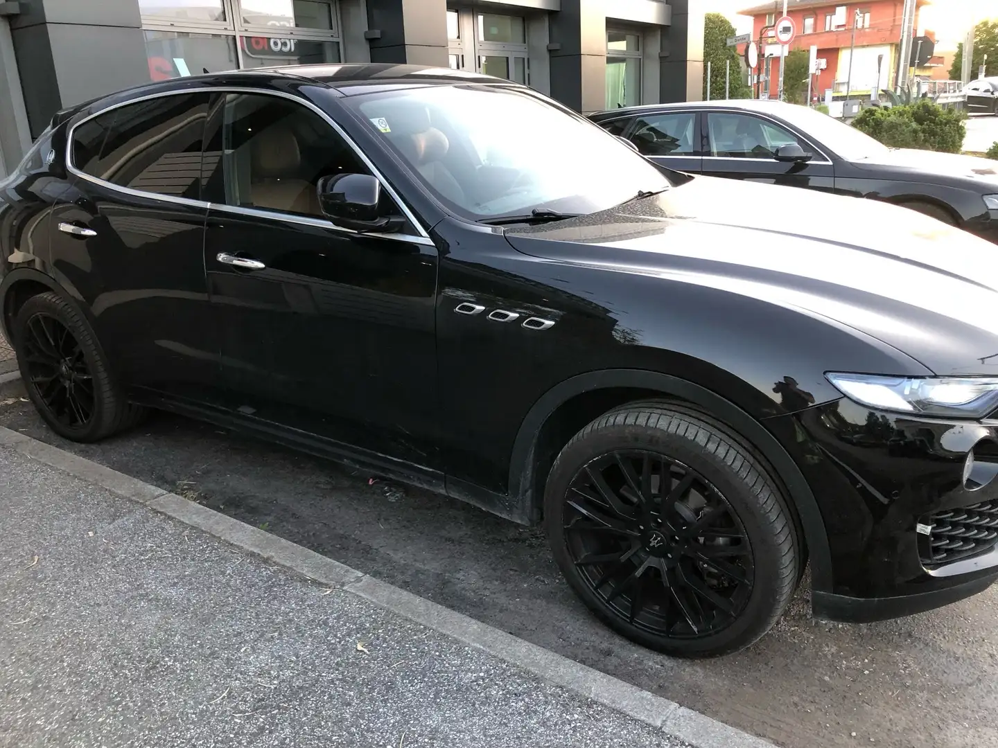 Maserati Levante 3.0 V6 Gransport Nerissimo 250cv - 2