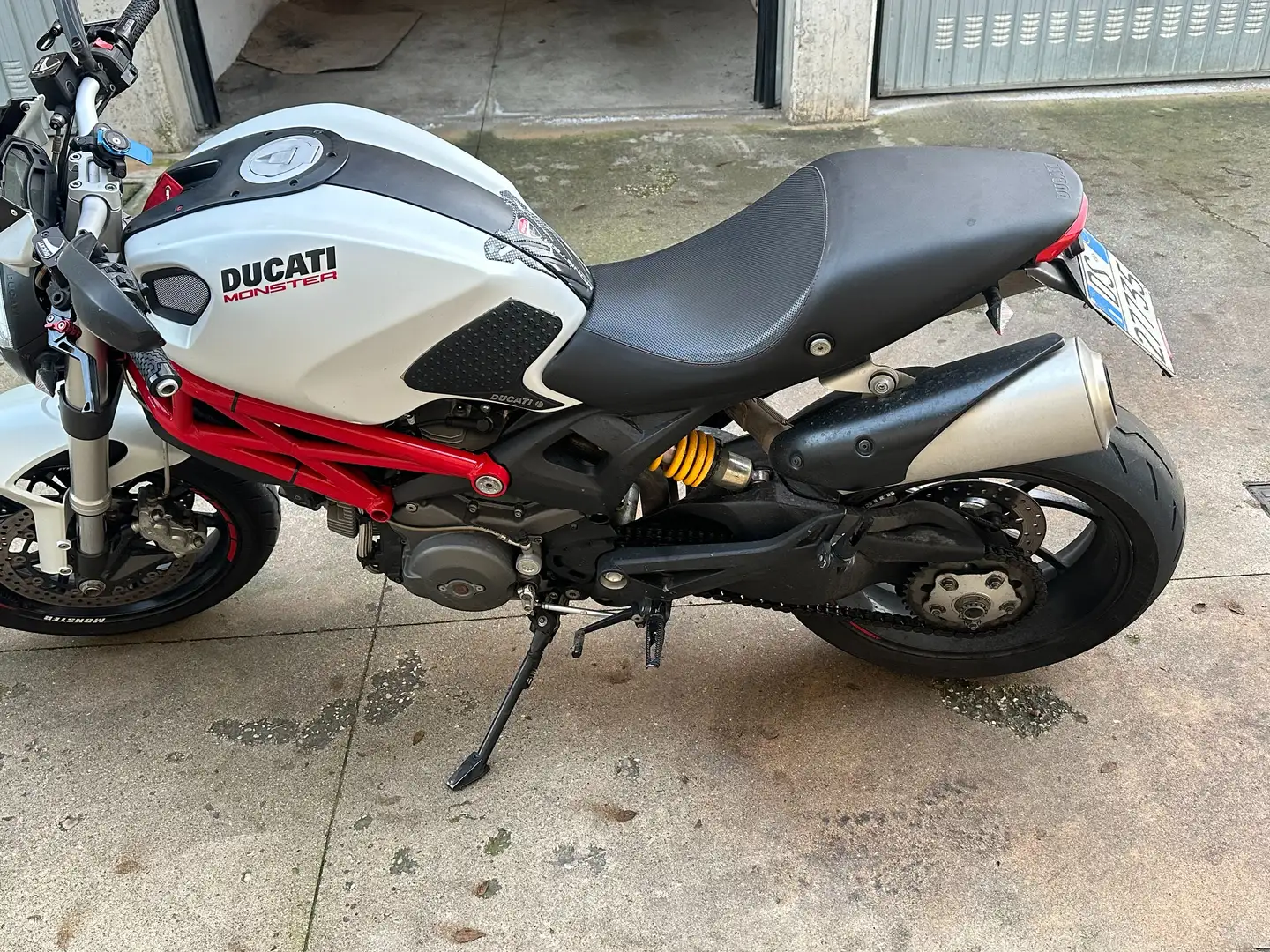 Ducati Monster 796 depotenziata a libretto per patente A2 White - 2