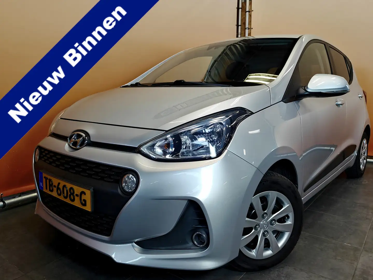 Hyundai i10 1.0i i-Premium navi | stoelverwarming clima | stuu Grijs - 1