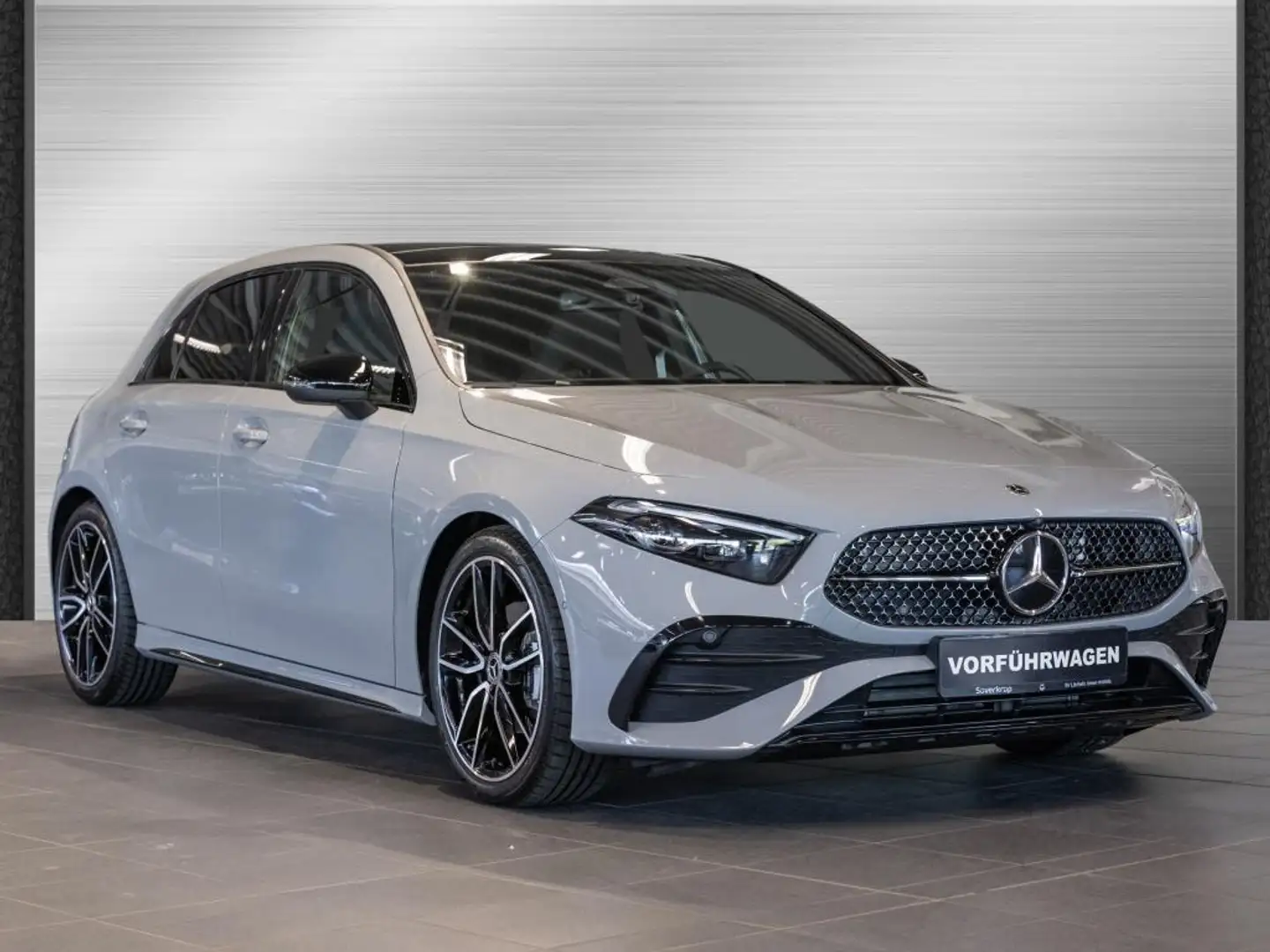 Mercedes-Benz A 200 d Kompakt AMG NIGHT SPUR PANO KAMERA PDC Grau - 2