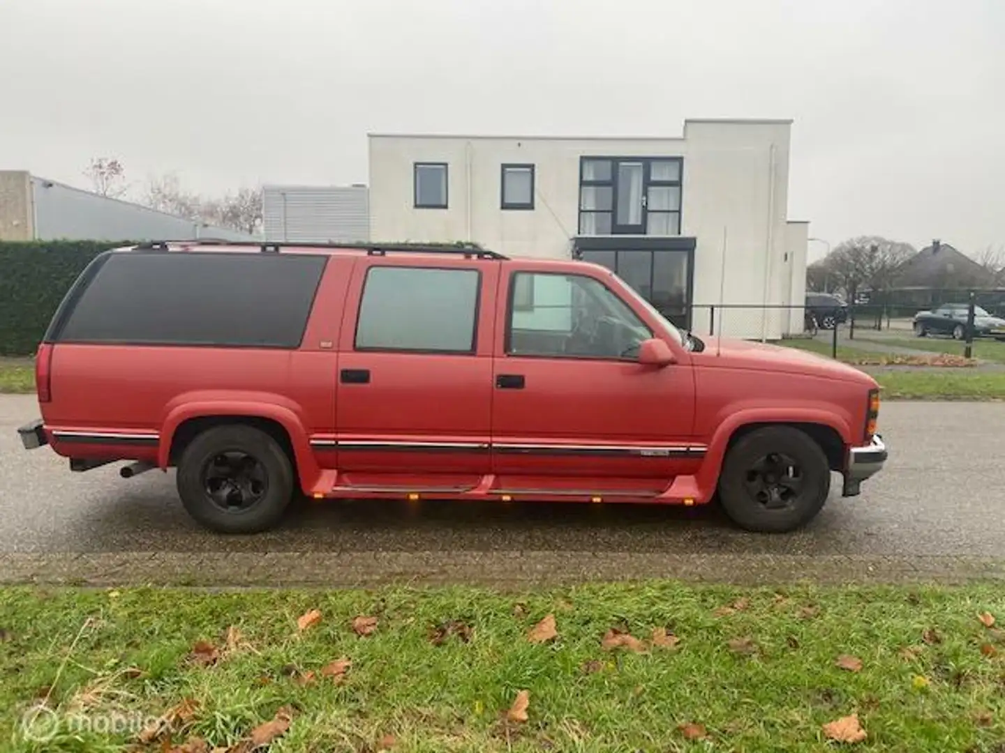 Chevrolet Suburban dubbel cabine grijs kenteken - 1