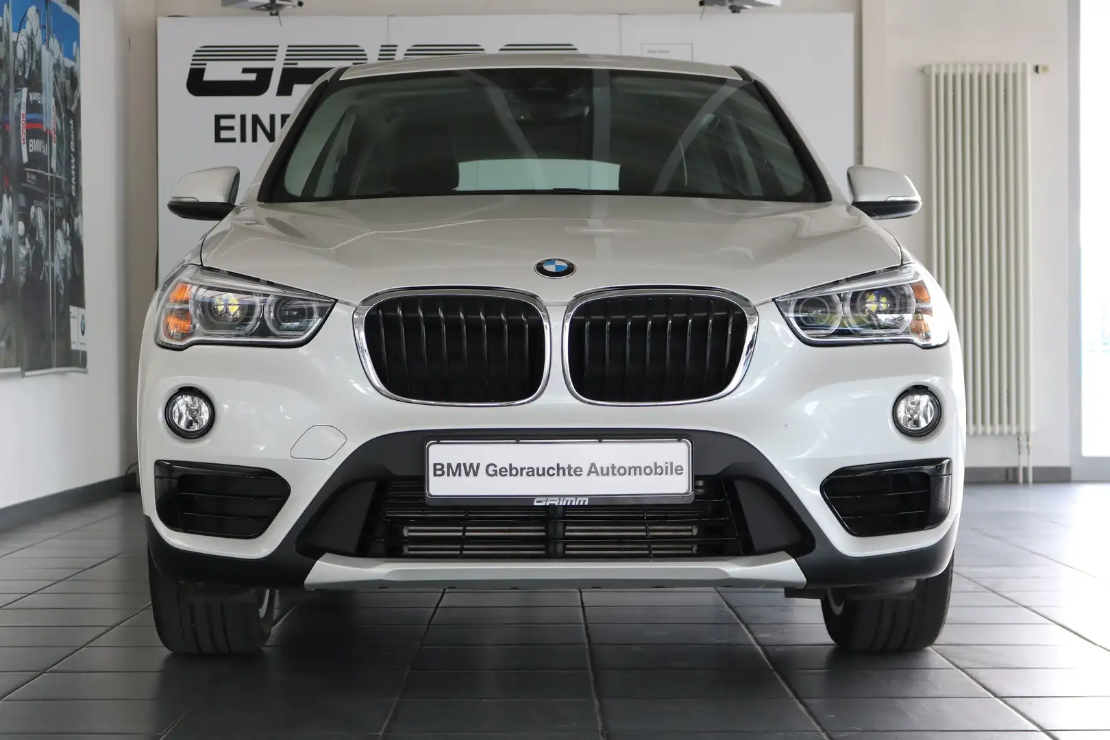 BMW X1 sDrive18i Sport Line AHK LED RFK Navi Tempomat Blanc - 2