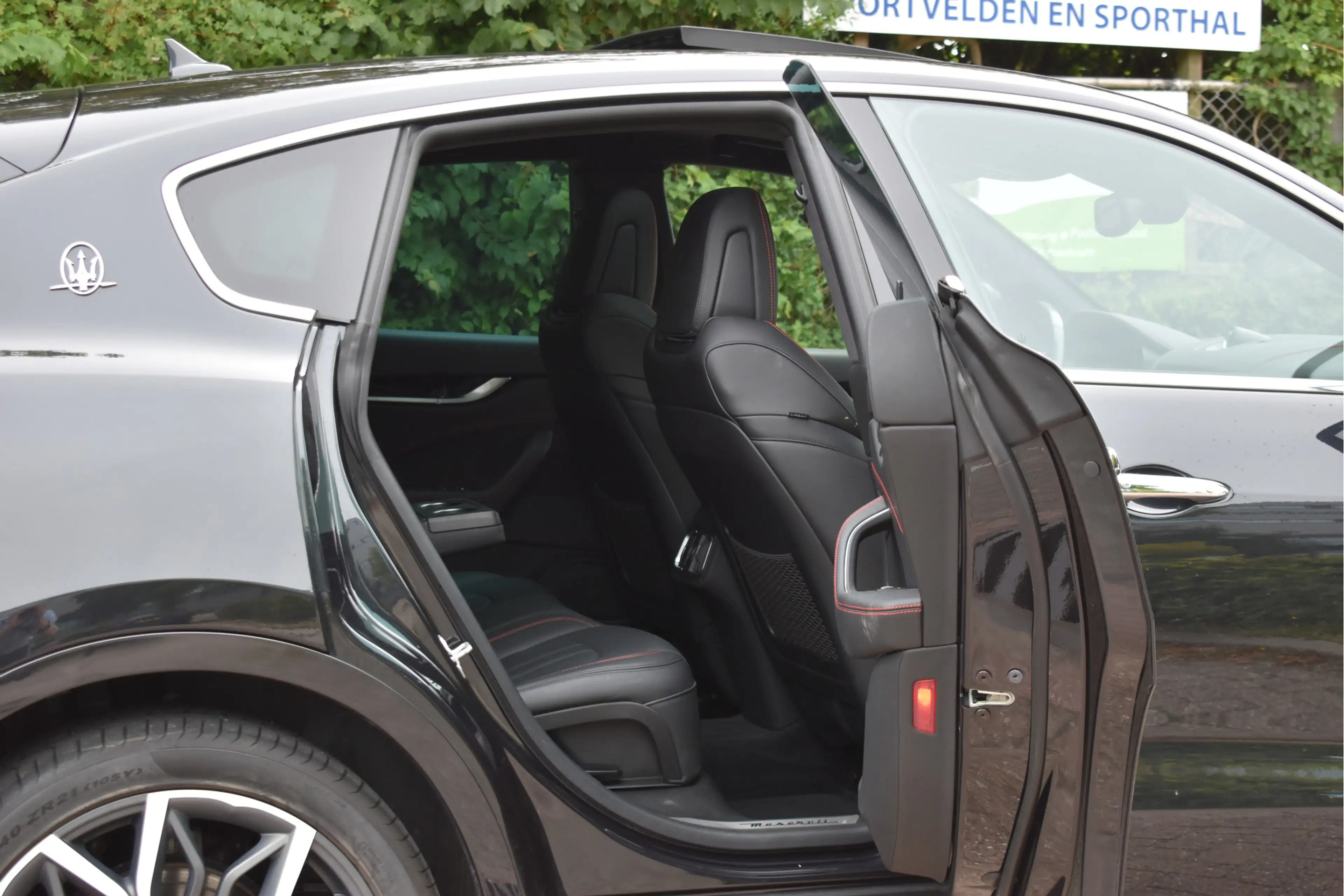 Maserati Levante 3.0 V6 AWD GranSport 350 pk Driver Ass.Pack 2 | NL — photo 13