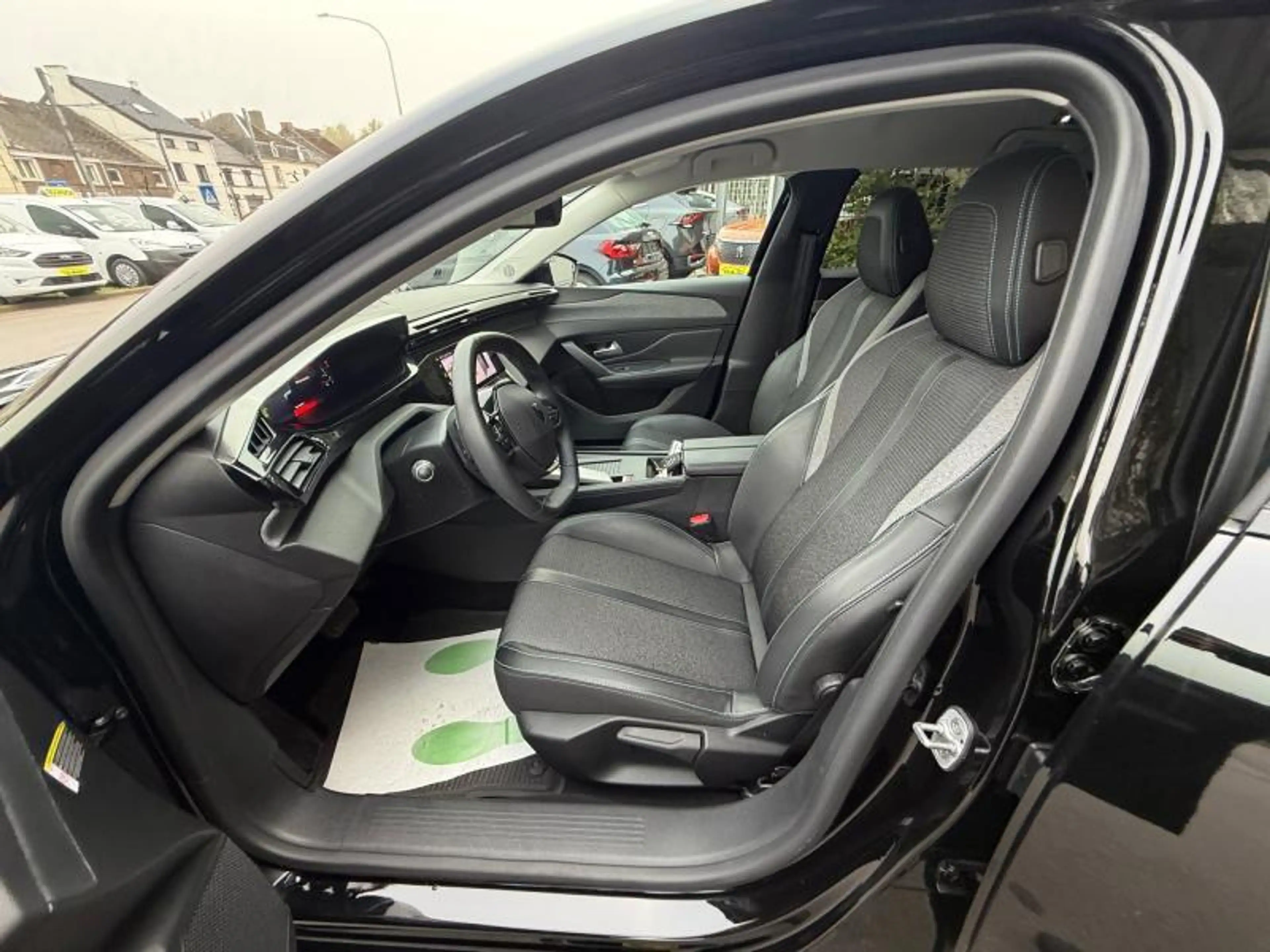 Peugeot 308 1.2 130cv Automatique noir 03/23 19622km Airco — photo 7
