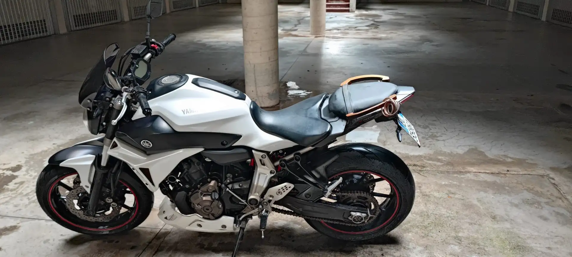 Yamaha MT-07 Bianco - 1