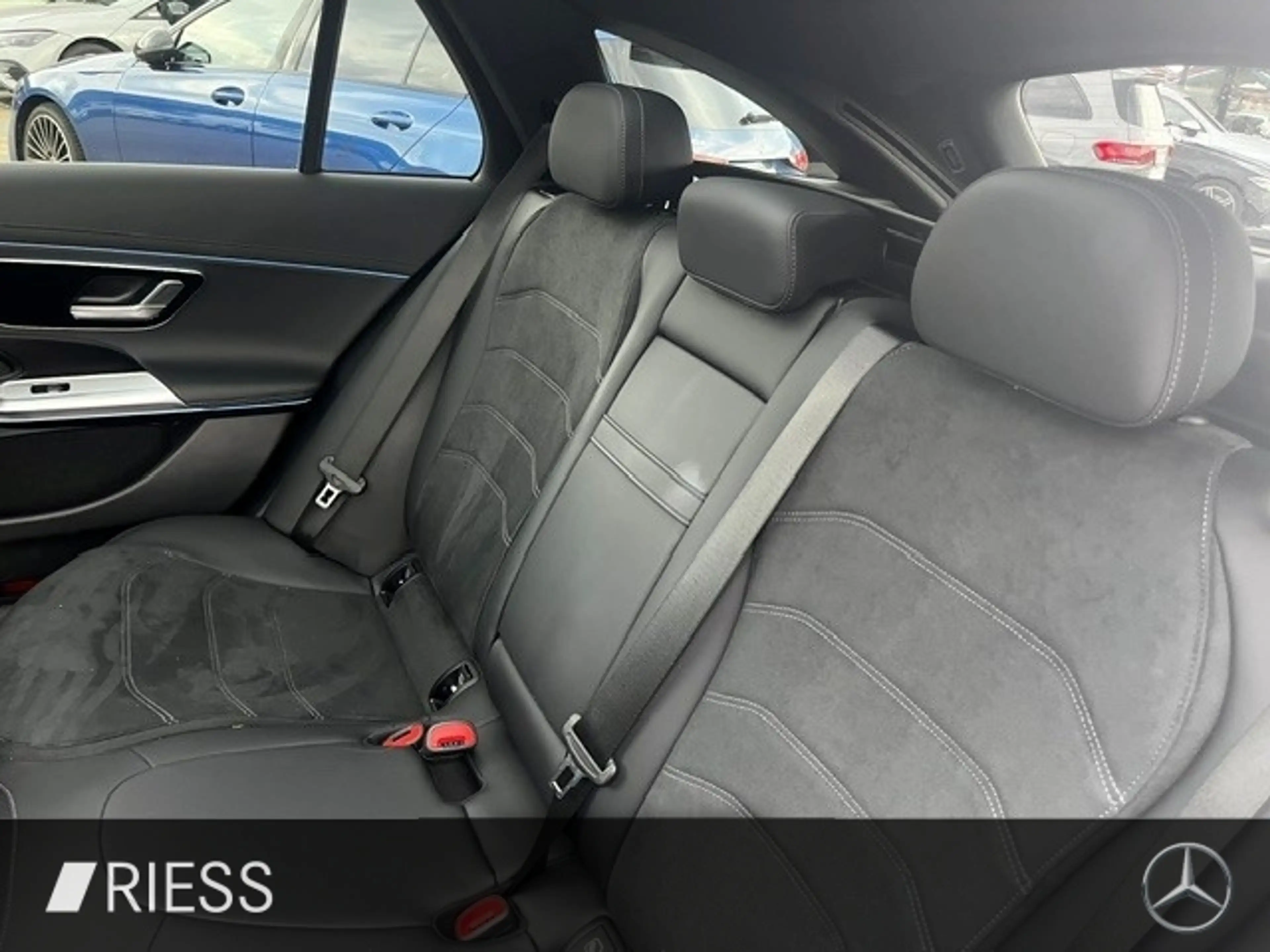 Mercedes-Benz E 300 e T AMG Sport Night Distr Pano AHK 360 19" — photo 12