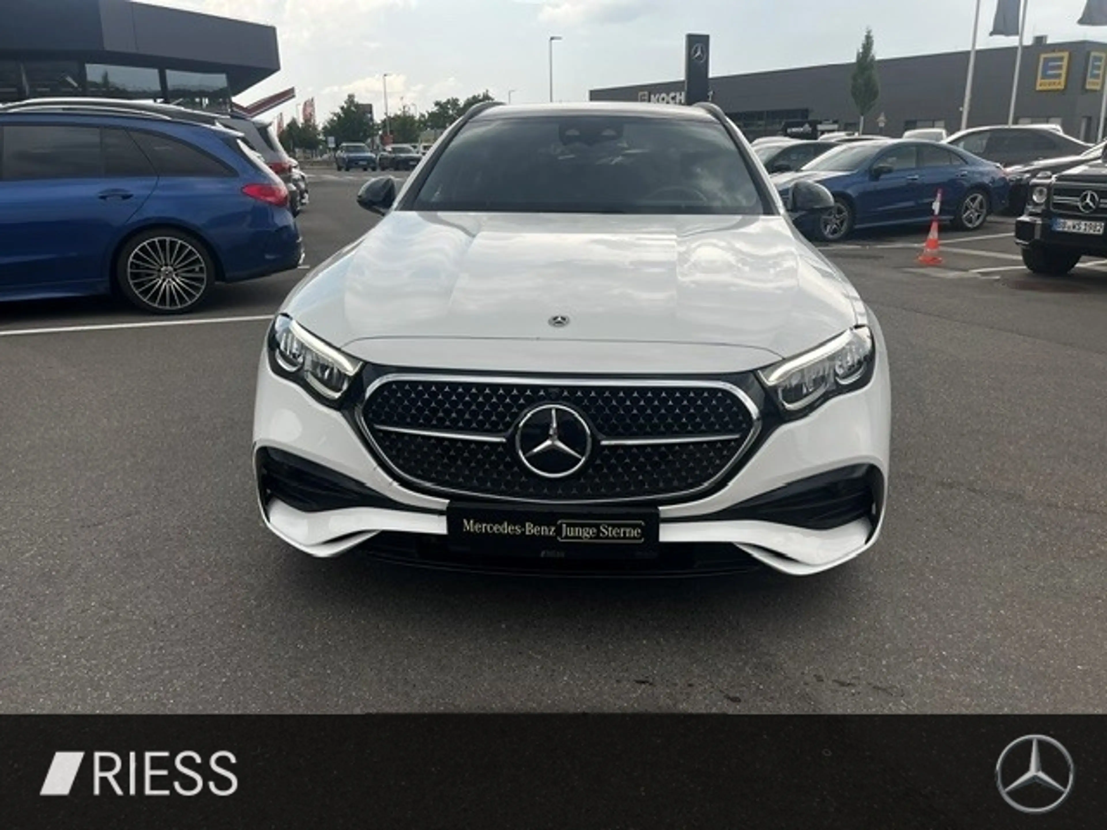 Mercedes-Benz E 300 e T AMG Sport Night Distr Pano AHK 360 19" — photo 3