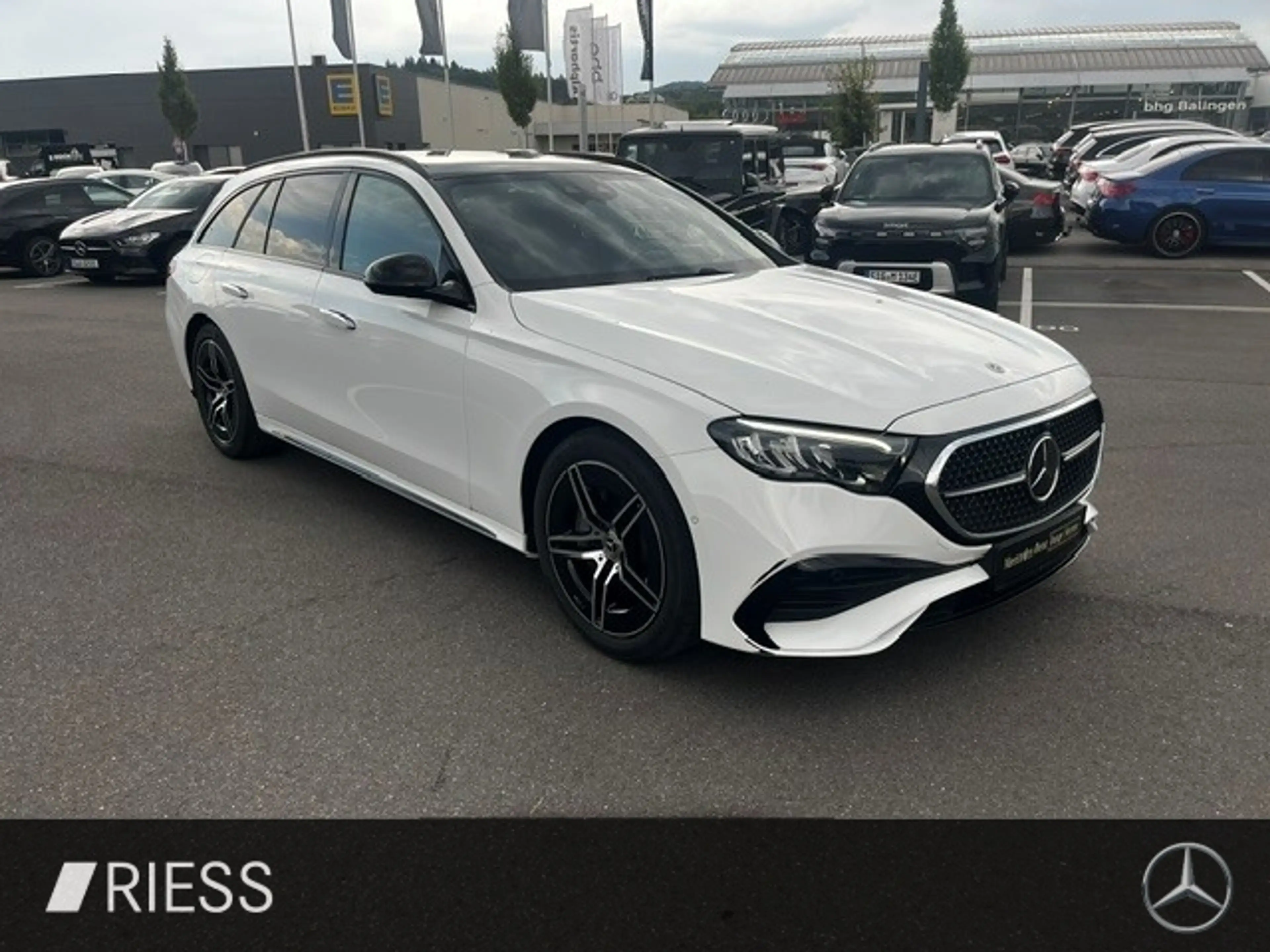 Mercedes-Benz E 300 e T AMG Sport Night Distr Pano AHK 360 19" — photo 10