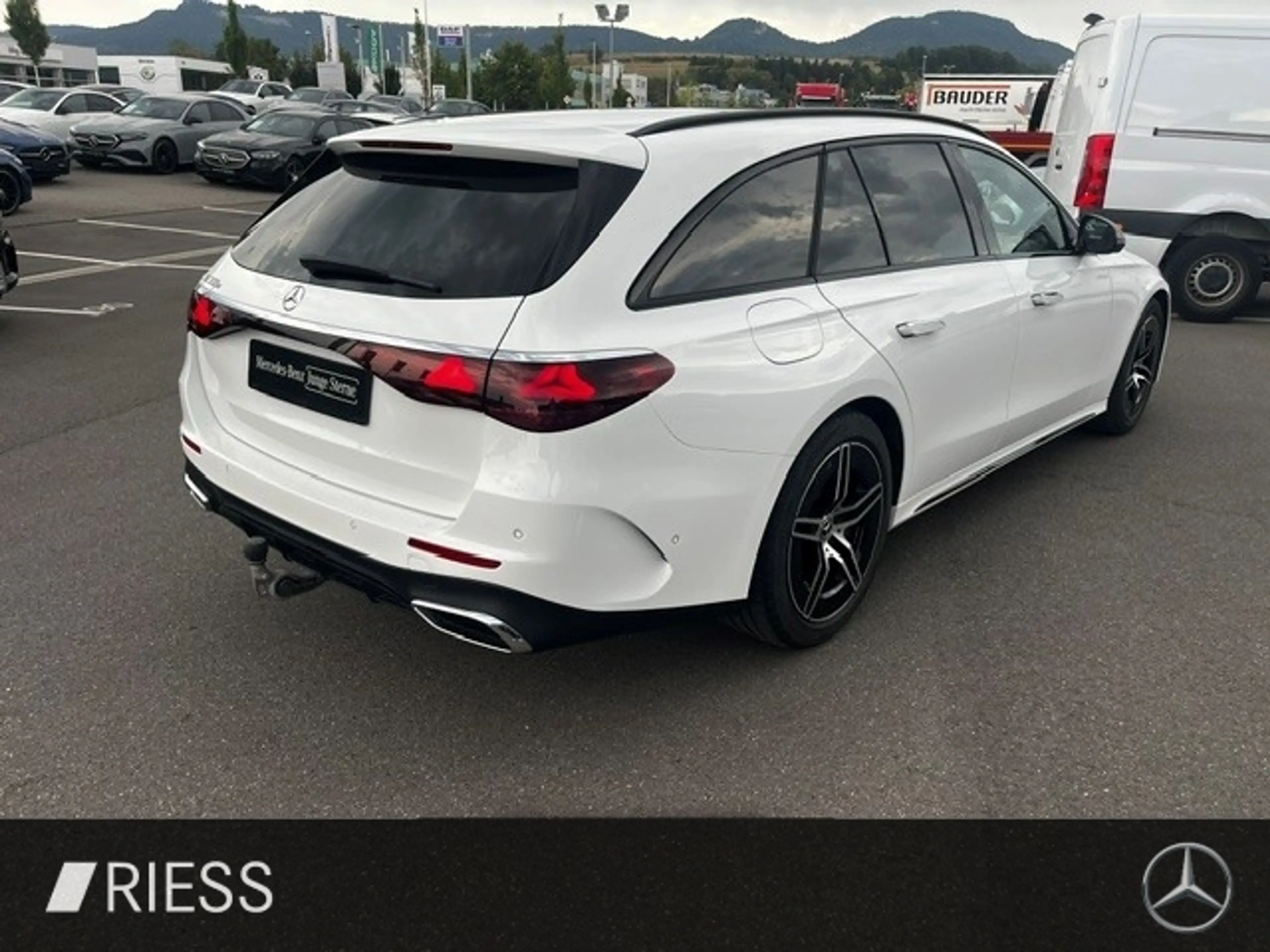 Mercedes-Benz E 300 e T AMG Sport Night Distr Pano AHK 360 19" — photo 8