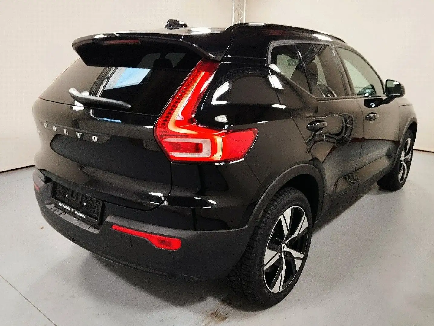 Volvo EX40 300 kW Twin Motor AWD Plus Dark Schwarz - 2