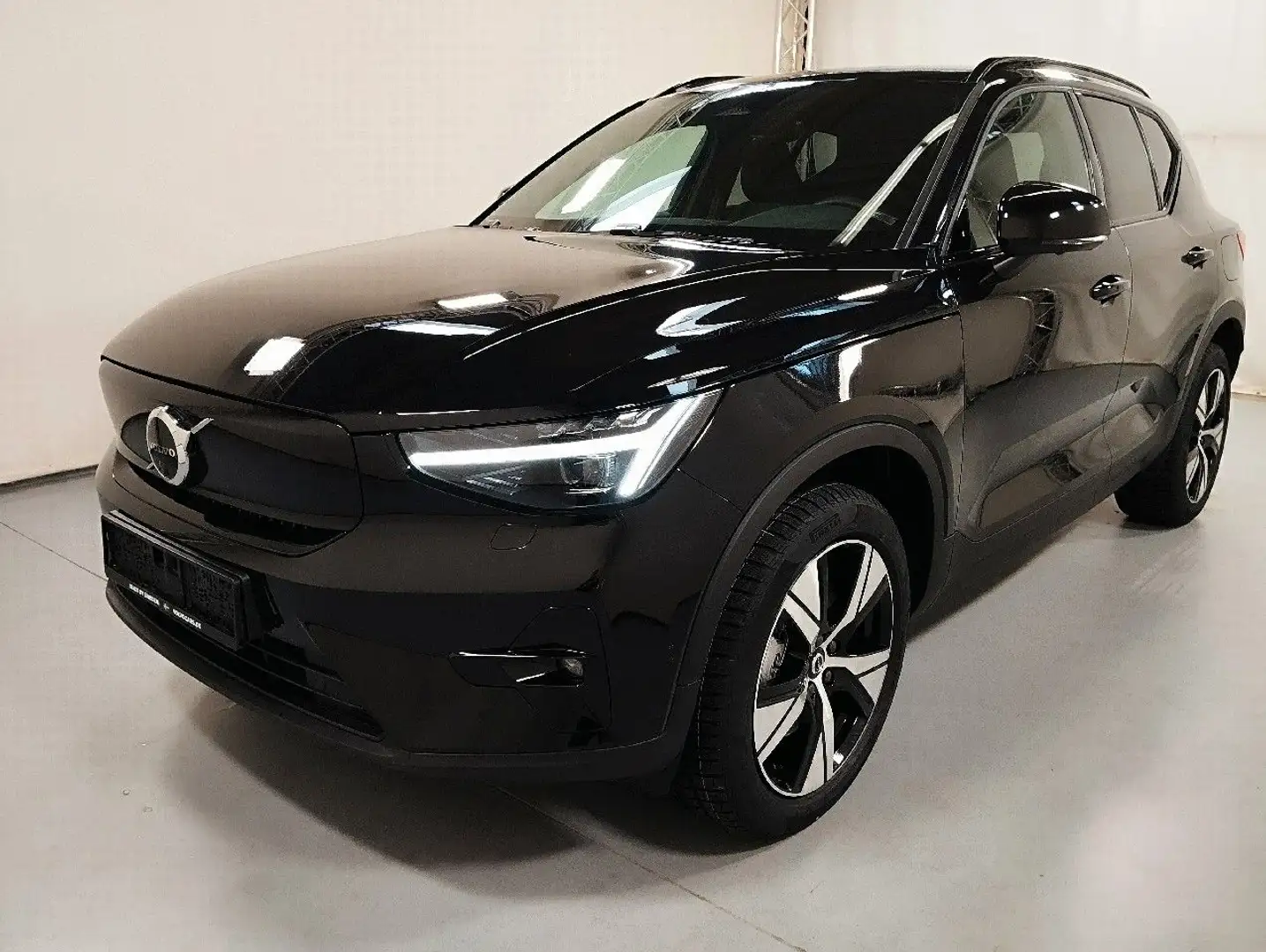 Volvo EX40 300 kW Twin Motor AWD Plus Dark Schwarz - 1