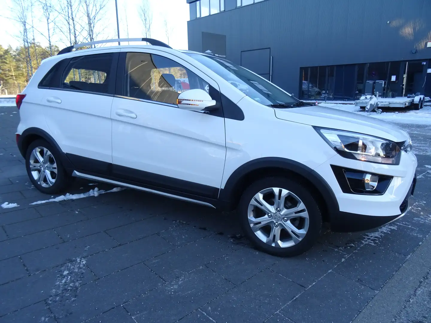 BAIC Senova X25 2.HAND-Scheckheft-AHK-Sitzheiz.-Teilleder-uvm. Blanc - 2