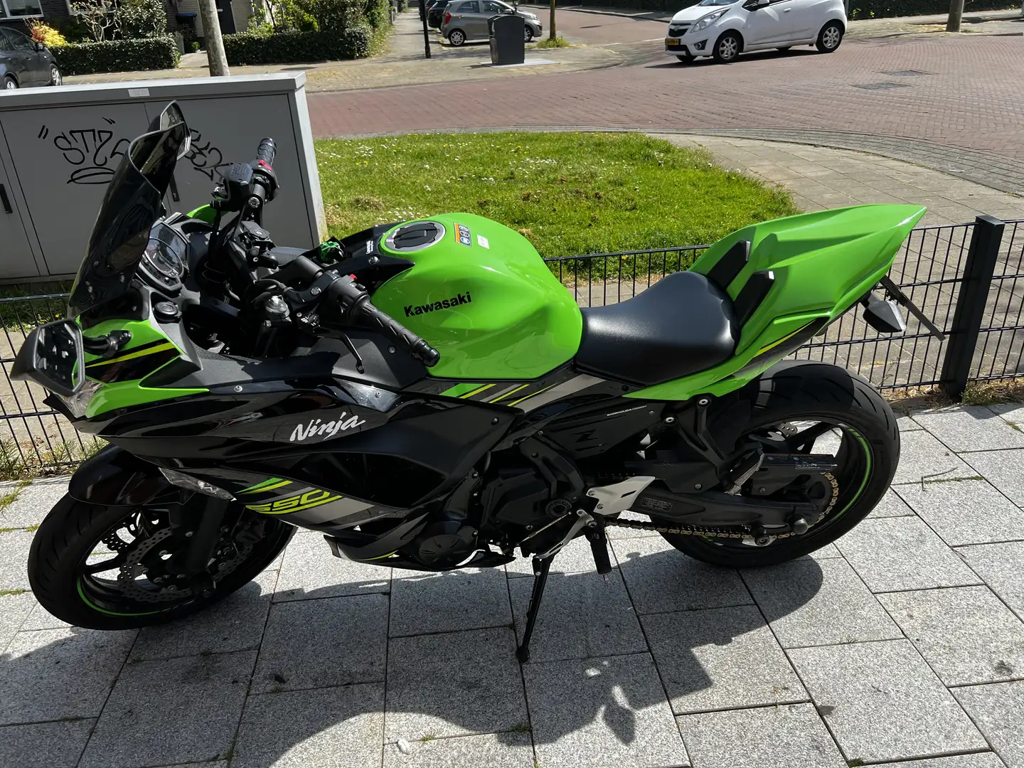 Kawasaki Ninja 650 KRT (A2 Op Papier) - 1