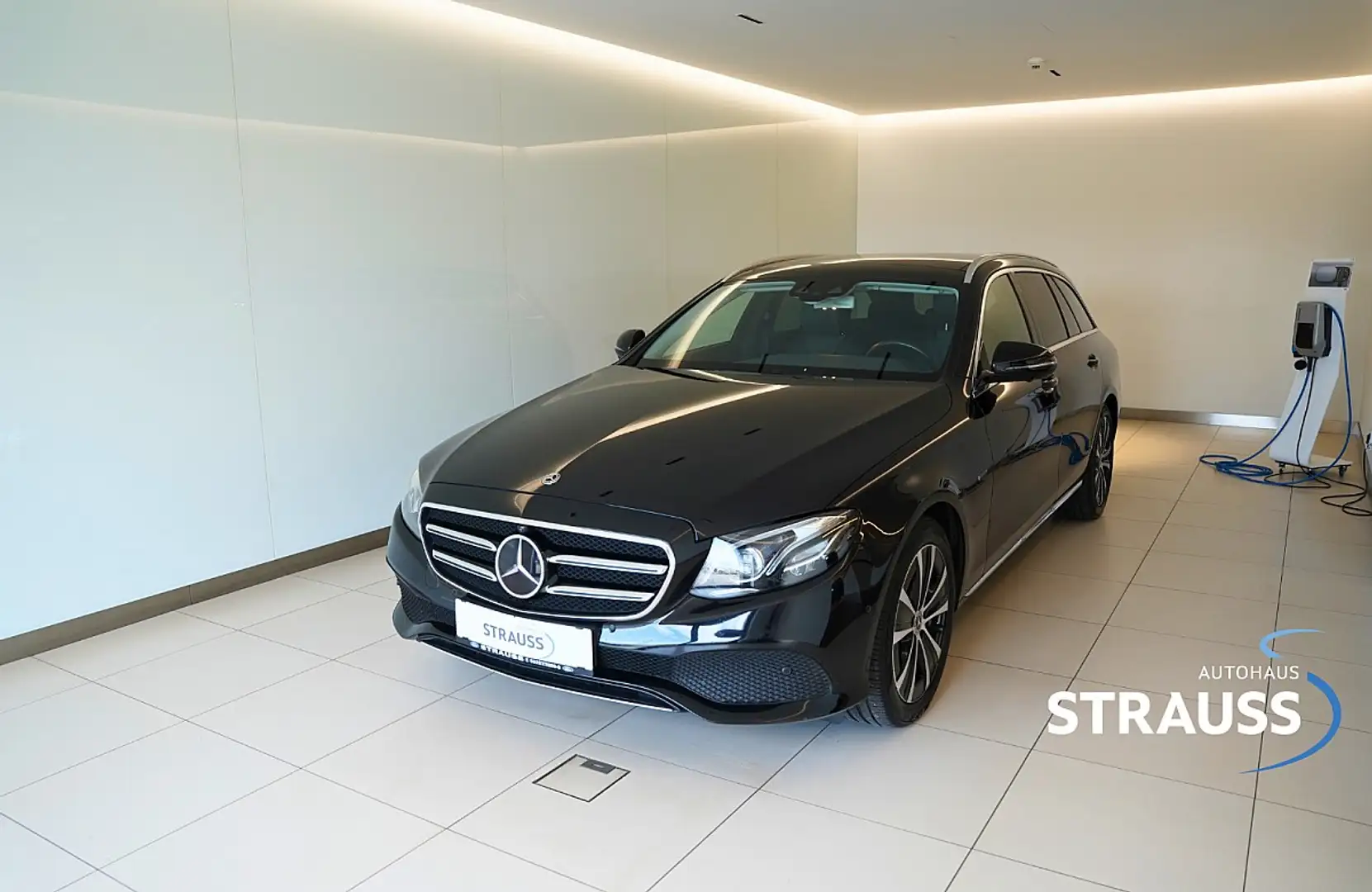 Mercedes-Benz E 300 de HYBRID Schwarz - 1