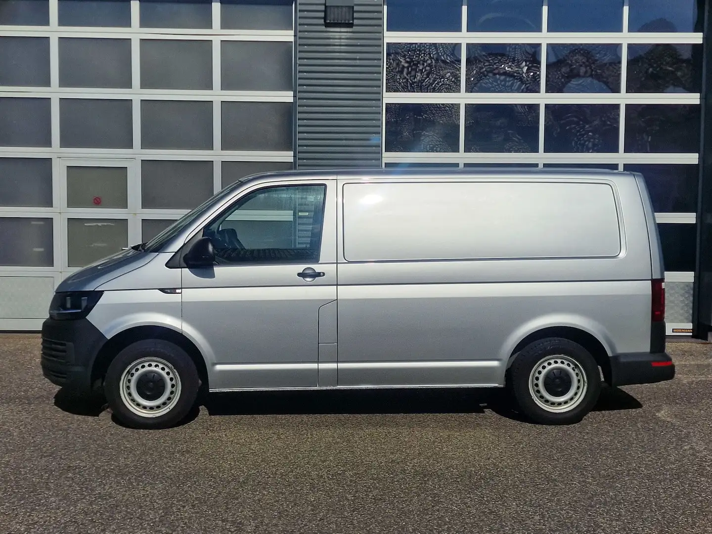 Volkswagen T6 Transporter Kasten Standheizung Werkstatt Stříbrná - 2