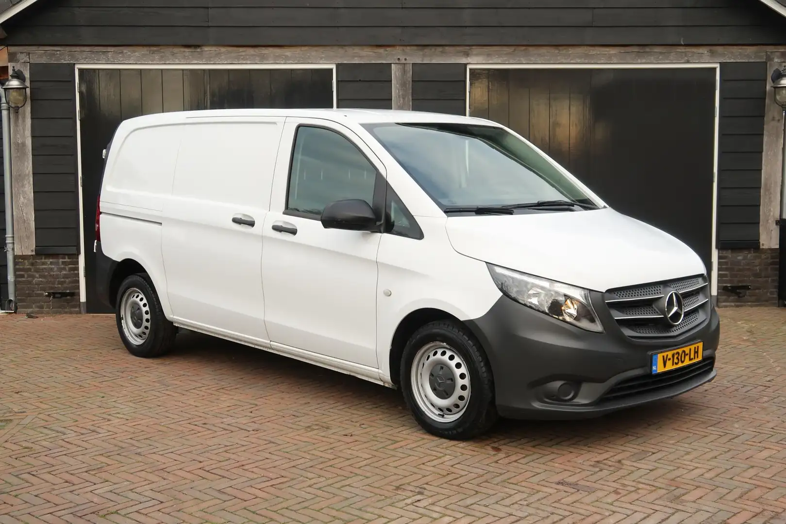 Mercedes-Benz Vito 111 CDI Functional Lang 3 PERS. RIJKLAAR MOOIE BUS - 2