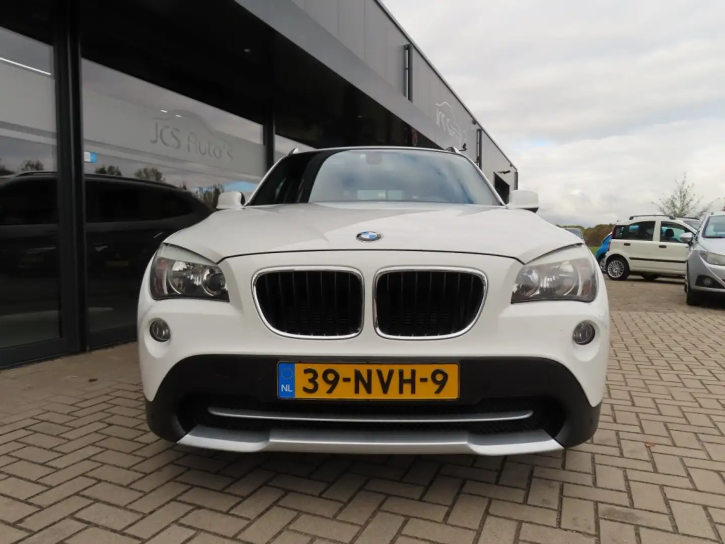 BMW X1 SDrive 18i Executive Aut. Ecc Leder Pano Trekhaak Wit - 2