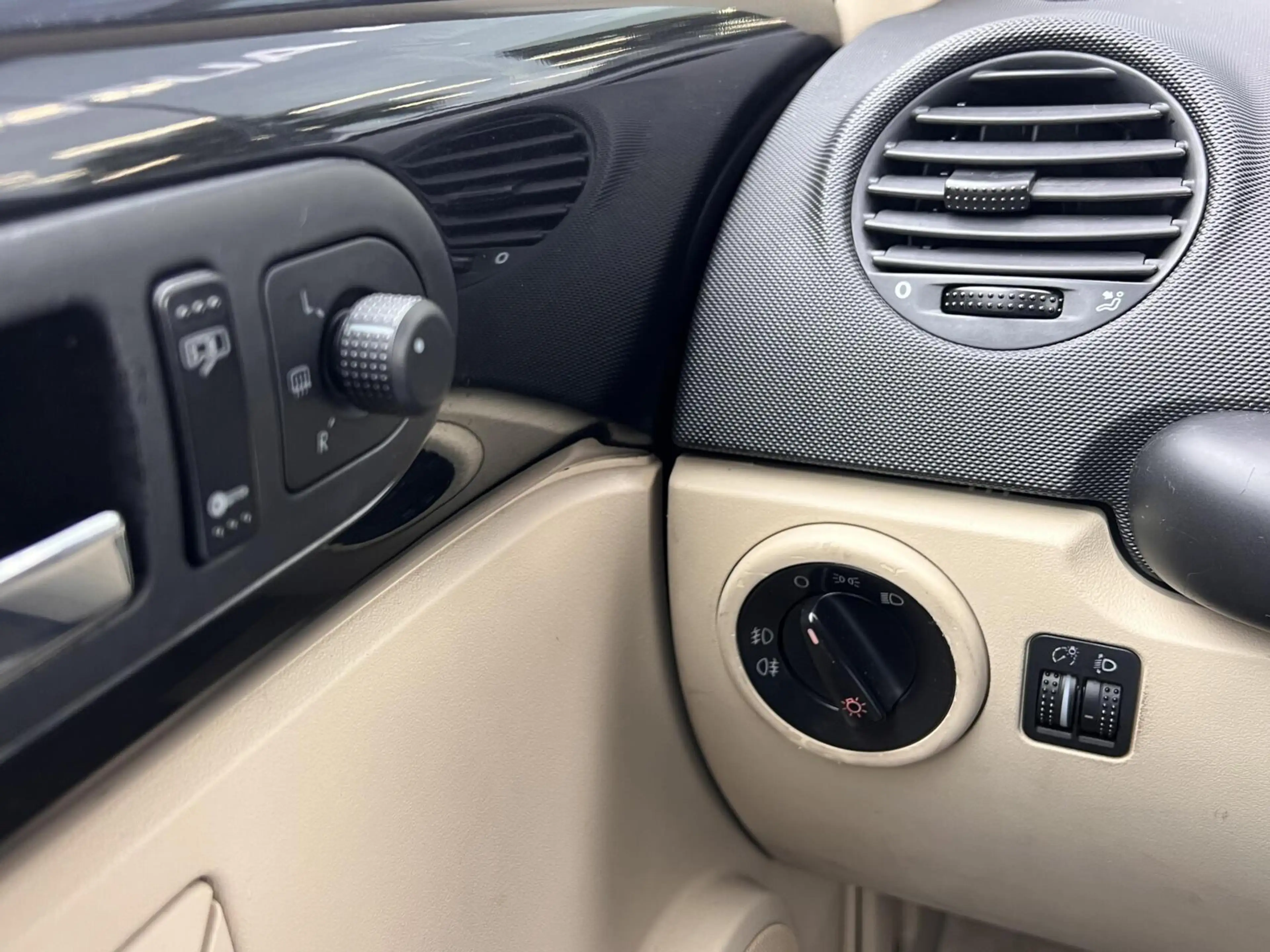 Volkswagen New Beetle Cabriolet 2.0 Highline Automaat NAP — photo 23