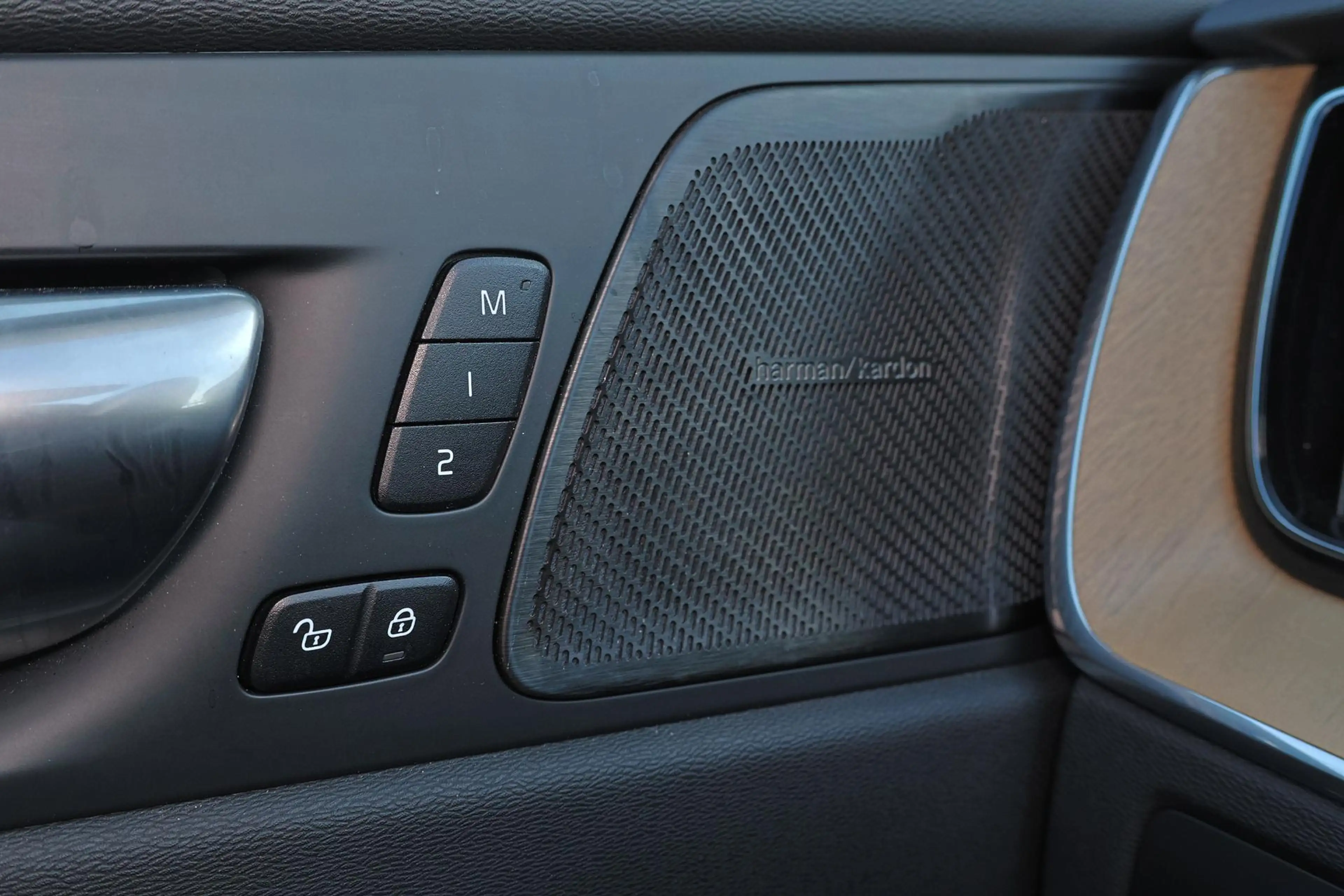Volvo XC60 T6 Recharge AWD Plus Dark - Panorama/schuifdak - I — photo 12