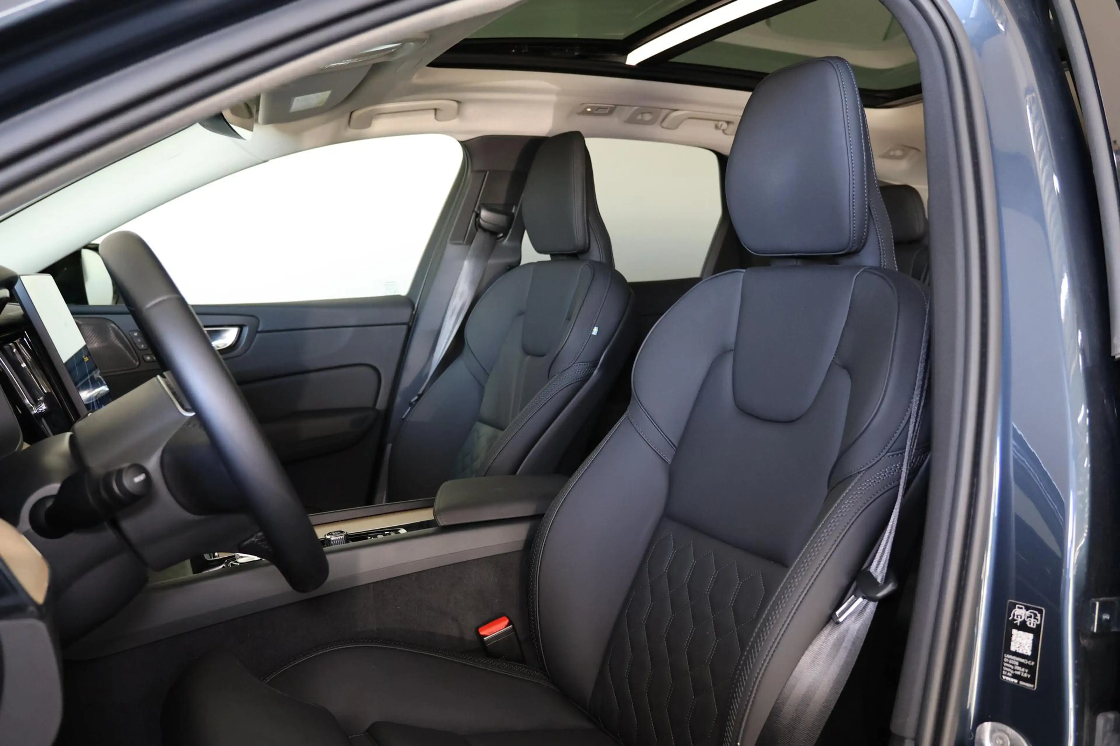 Volvo XC60 T6 Recharge AWD Plus Dark - Panorama/schuifdak - I — photo 15