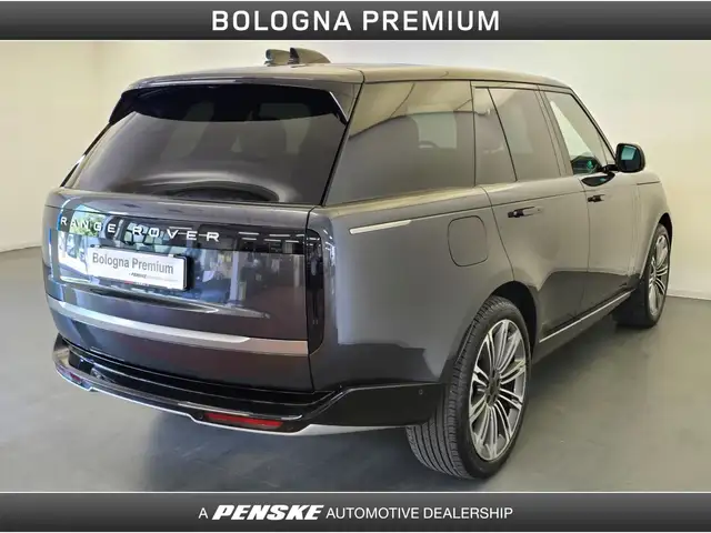 Land Rover Range Rover view 2