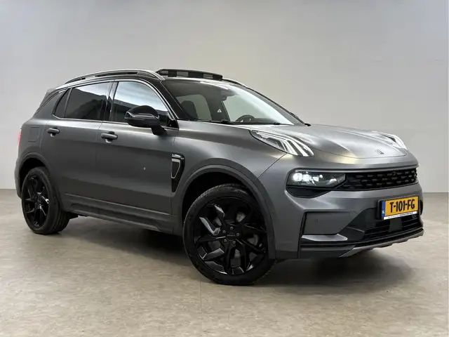 Lynk & Co 01 view 6