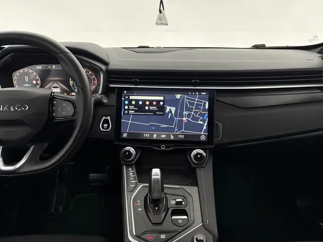 Lynk & Co 01 view 17