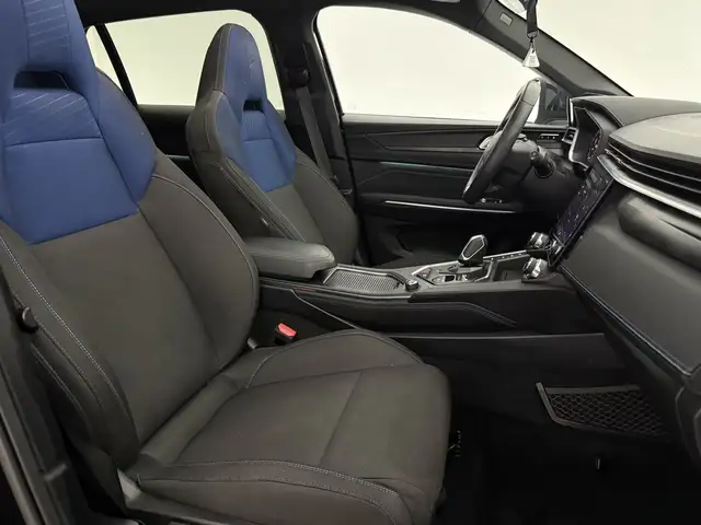 Lynk & Co 01 view 16