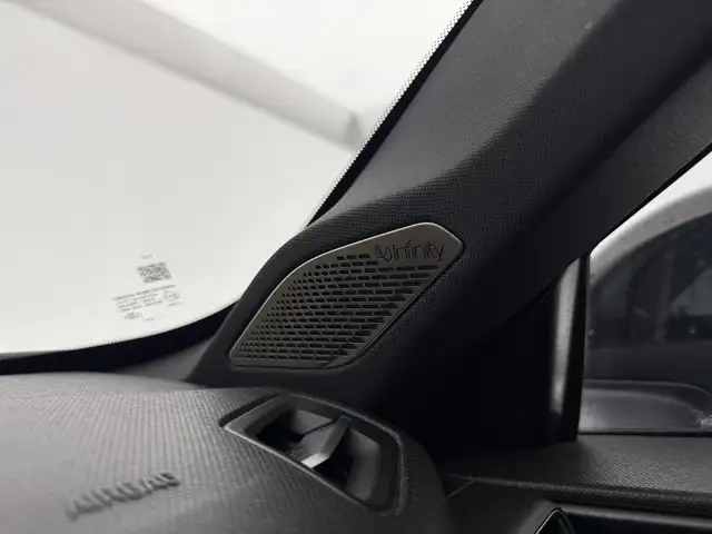 Lynk & Co 01 view 28