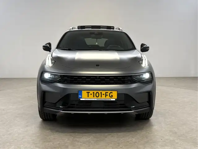 Lynk & Co 01 view 8