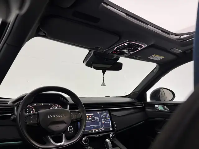 Lynk & Co 01 view 27