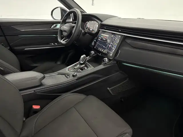 Lynk & Co 01 view 4