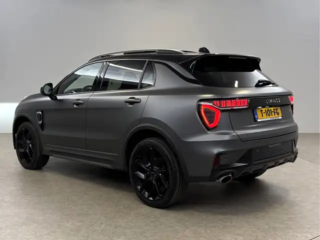Lynk & Co 01 view 3