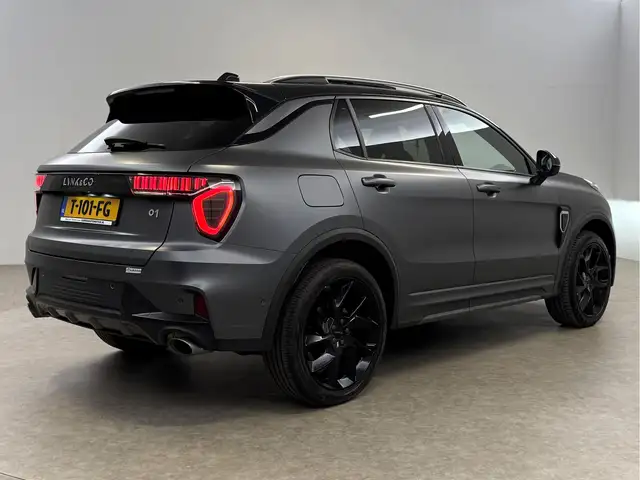 Lynk & Co 01 view 12