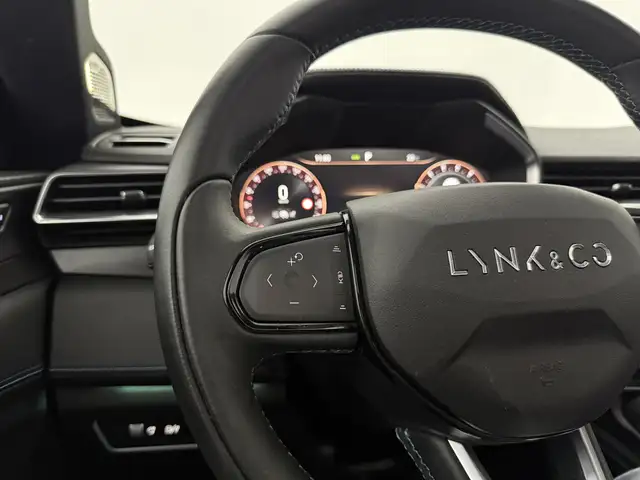 Lynk & Co 01 view 22