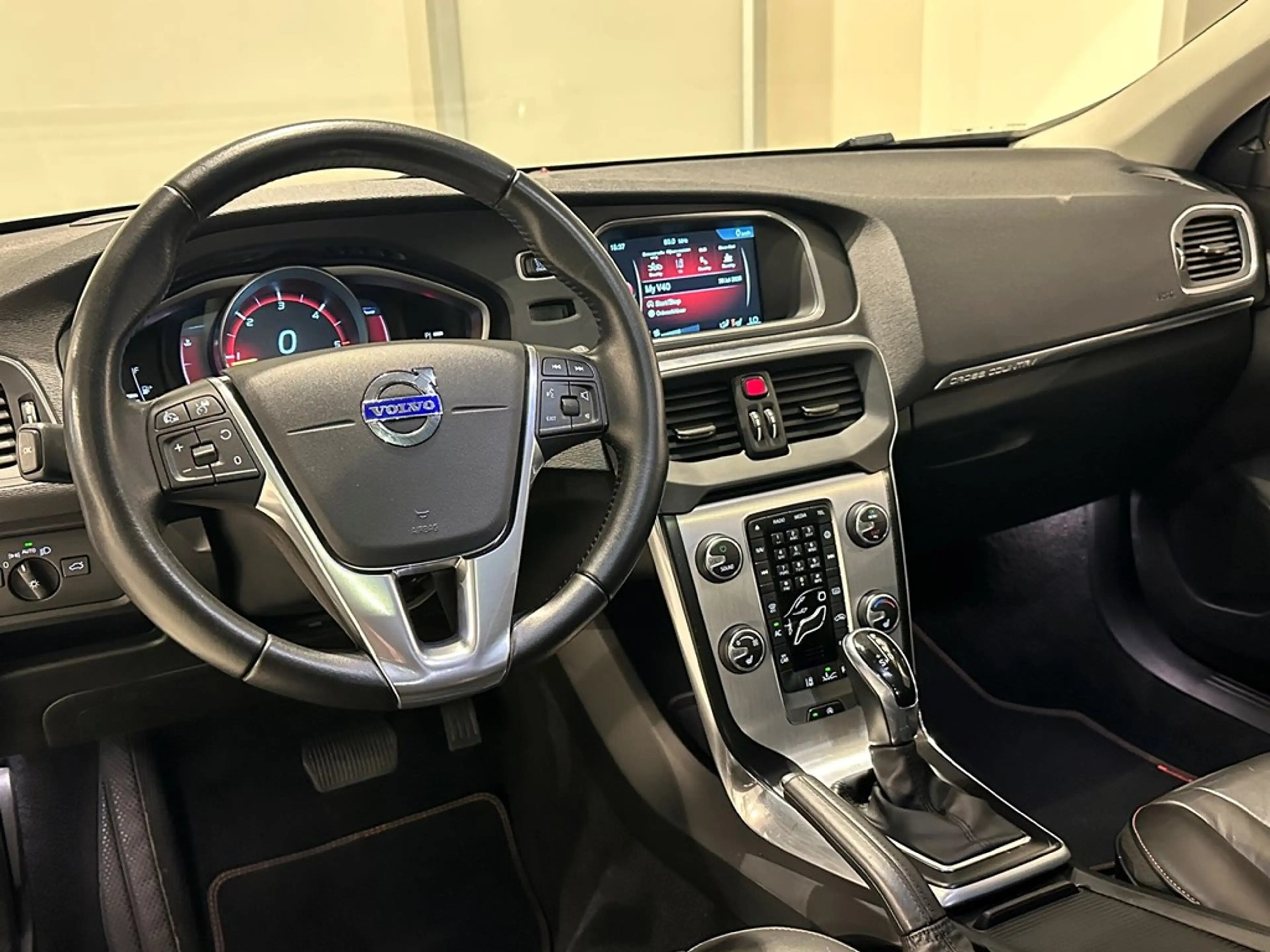 Volvo V40 Cross Country D4 Ocean Race Automaat +LEDER/CAMERA — photo 3