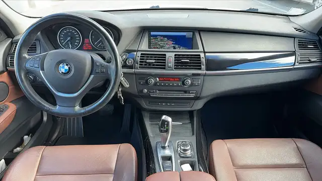 BMW X5 view 11