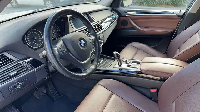 BMW X5 view 8