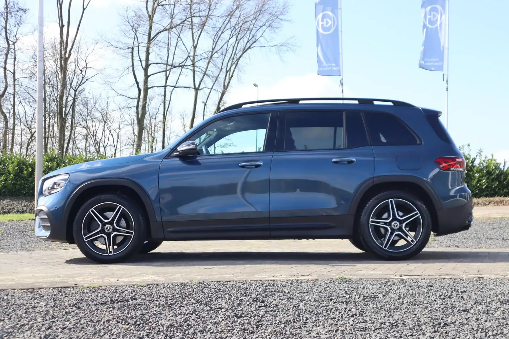 Mercedes-Benz GLB 200 AMG Pano, Memory, Trekhaak, Camera, KeylessGO Blauw - 2