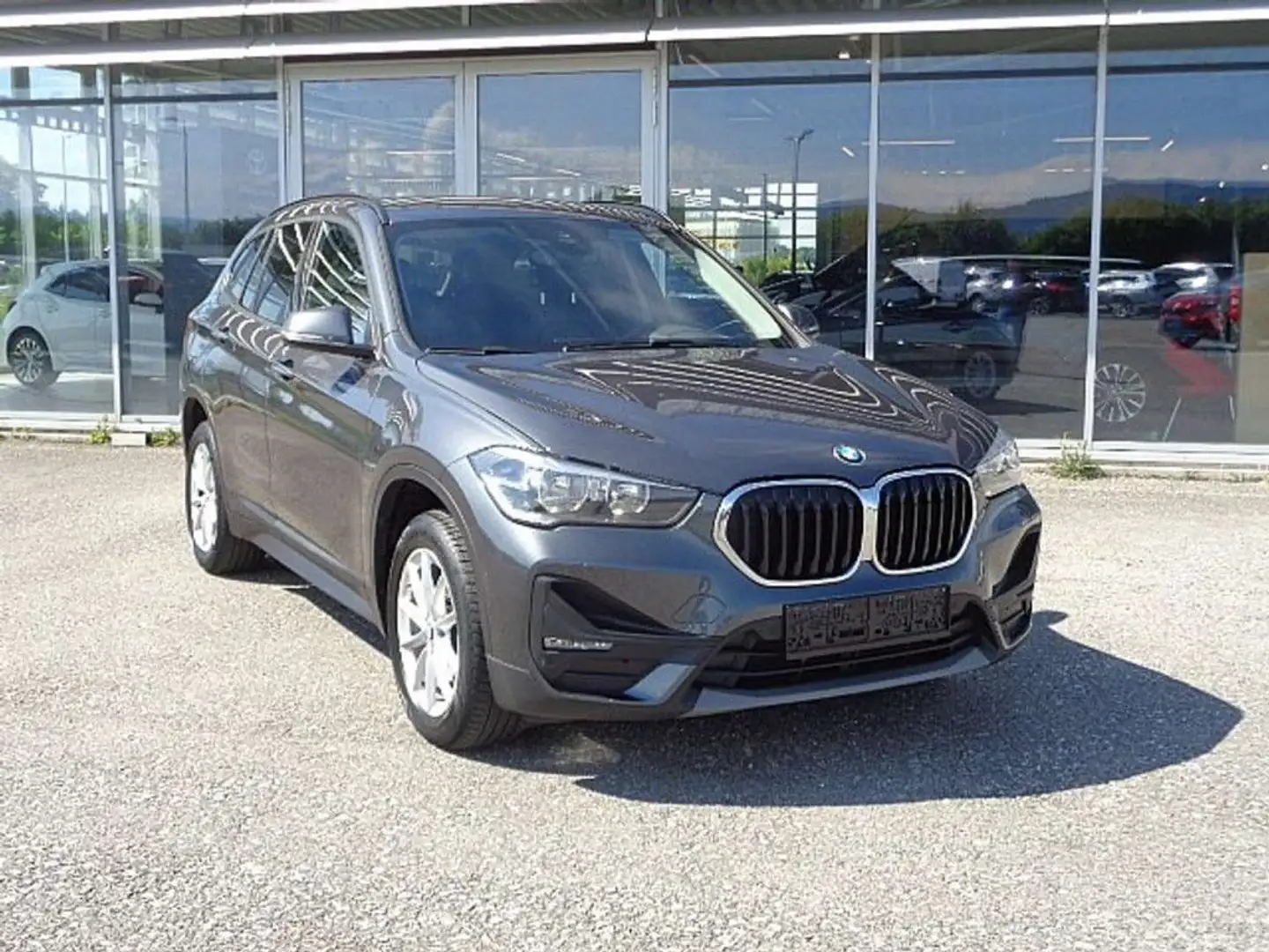 BMW X1 sDrive18d Aut. *Navi *Top Grau - 2