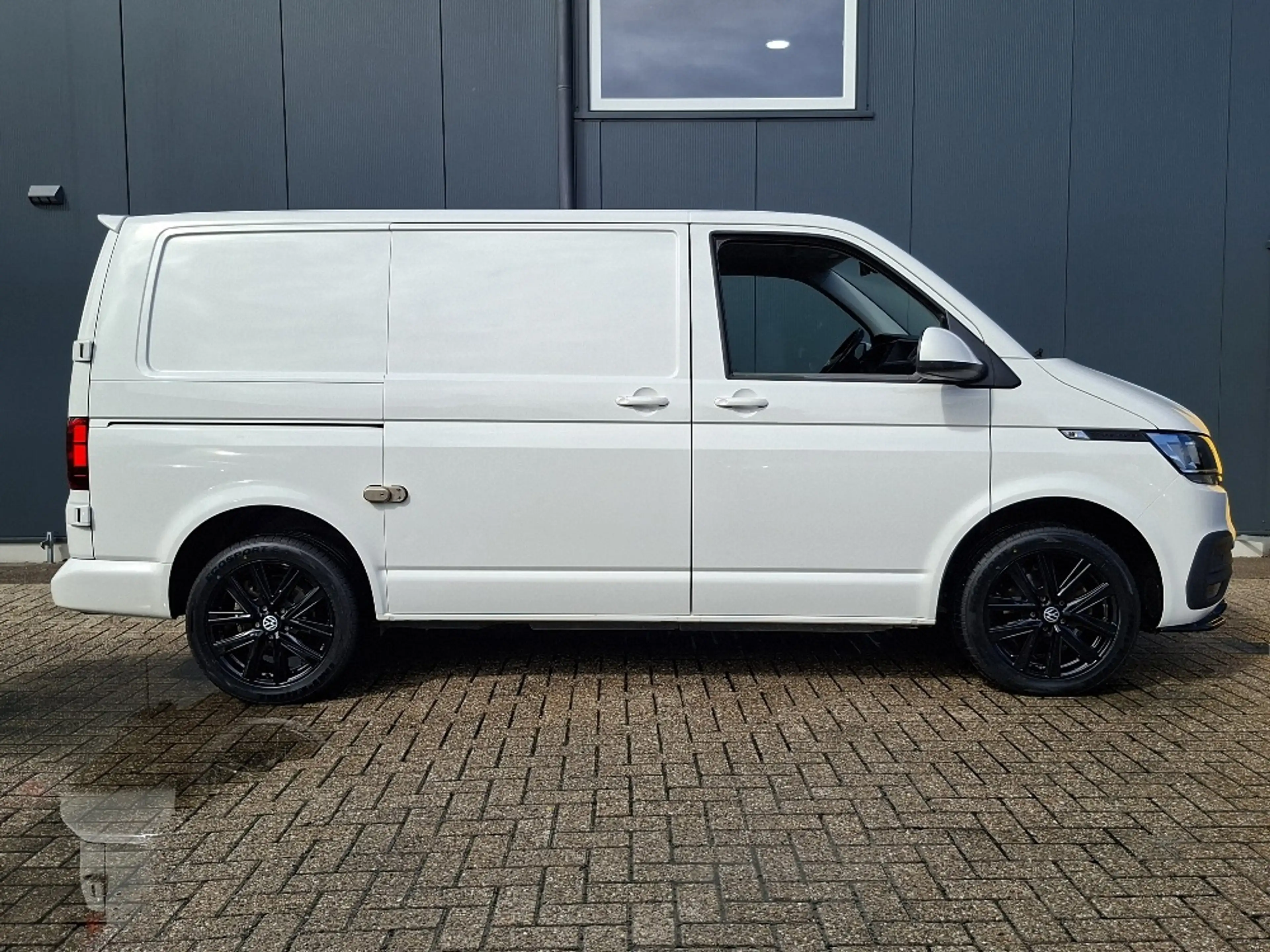 Volkswagen Transporter 2.0 TDI L1H1 150PK * Trekhaak * Navigatiesysteem * — photo 32
