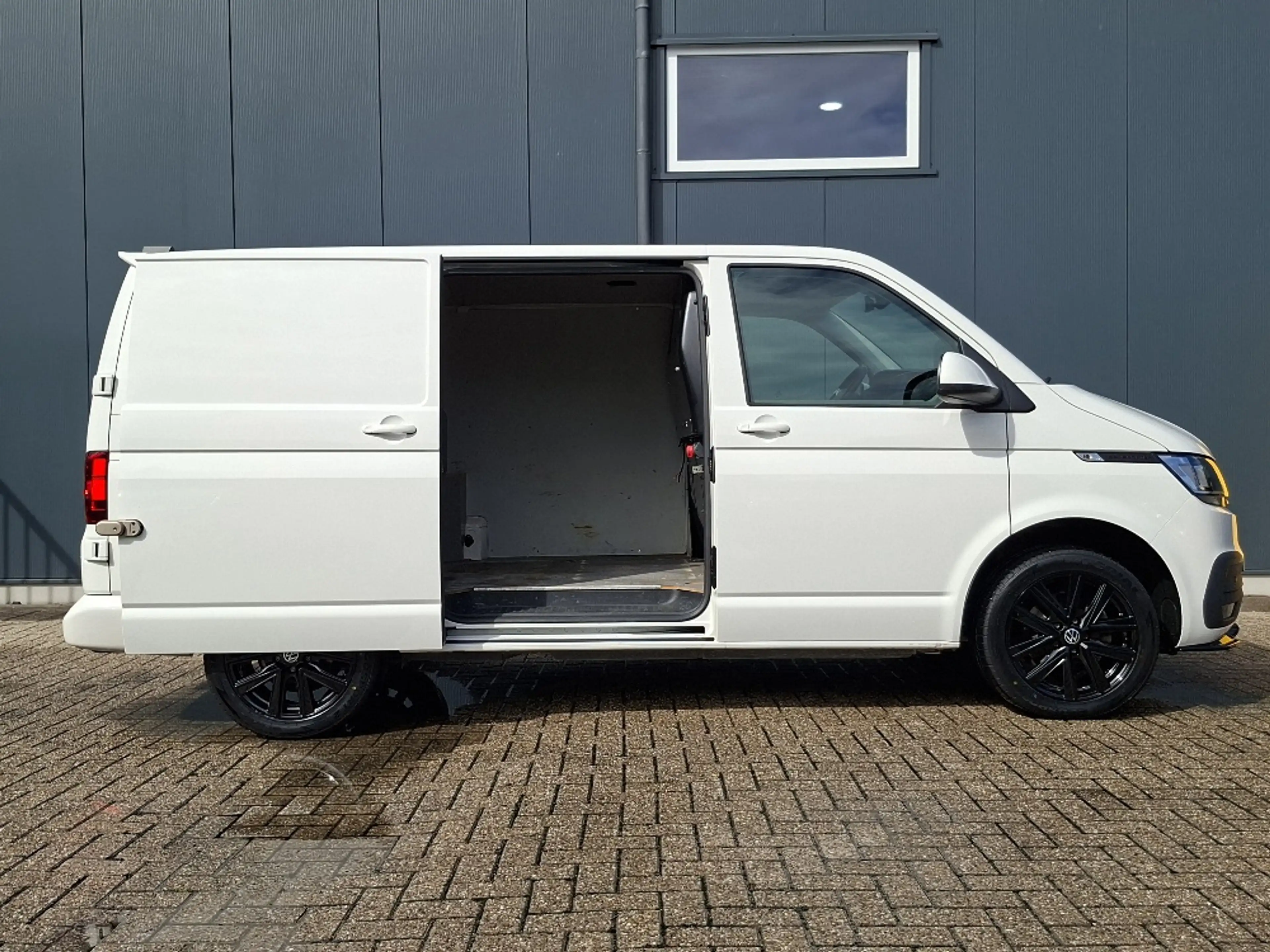 Volkswagen Transporter 2.0 TDI L1H1 150PK * Trekhaak * Navigatiesysteem * — photo 5
