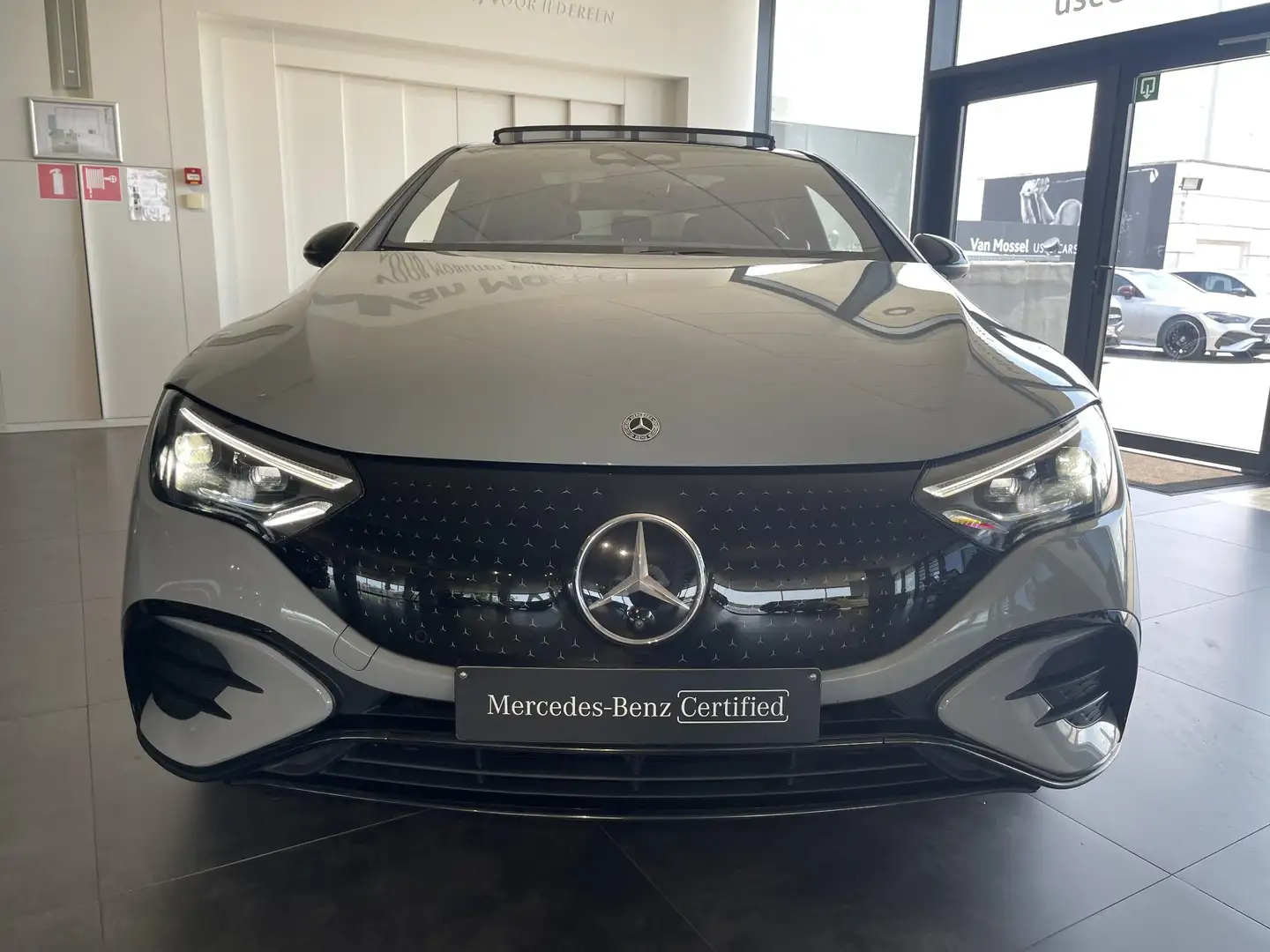 Mercedes-Benz EQE 350 AMG LINE + PANO DAK + AIRMATIC + BURMESTER + 5J MB Grijs - 2