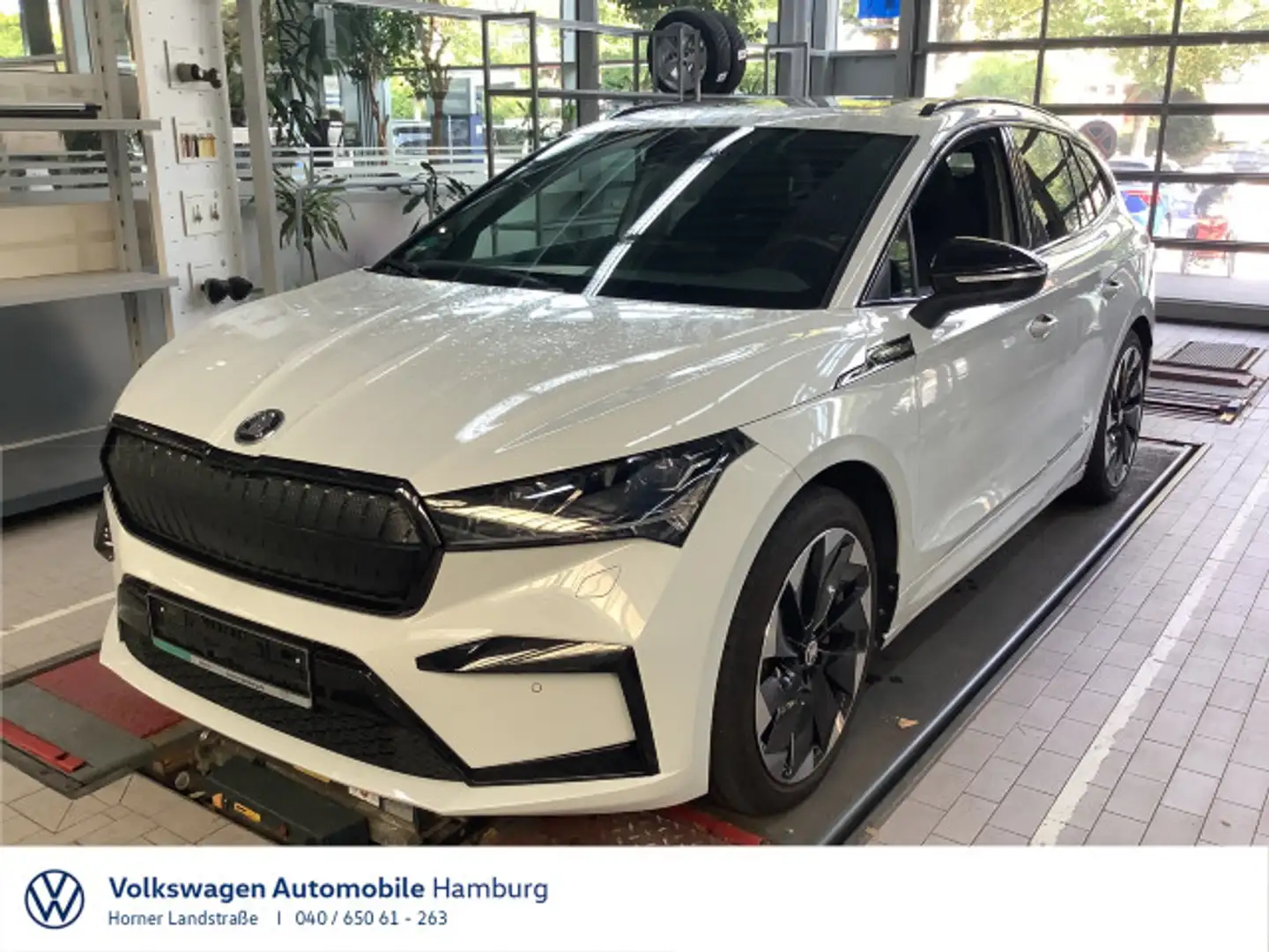 Skoda Enyaq iV 80x Sportline Panoramadach Kamera AHK Weiß - 1
