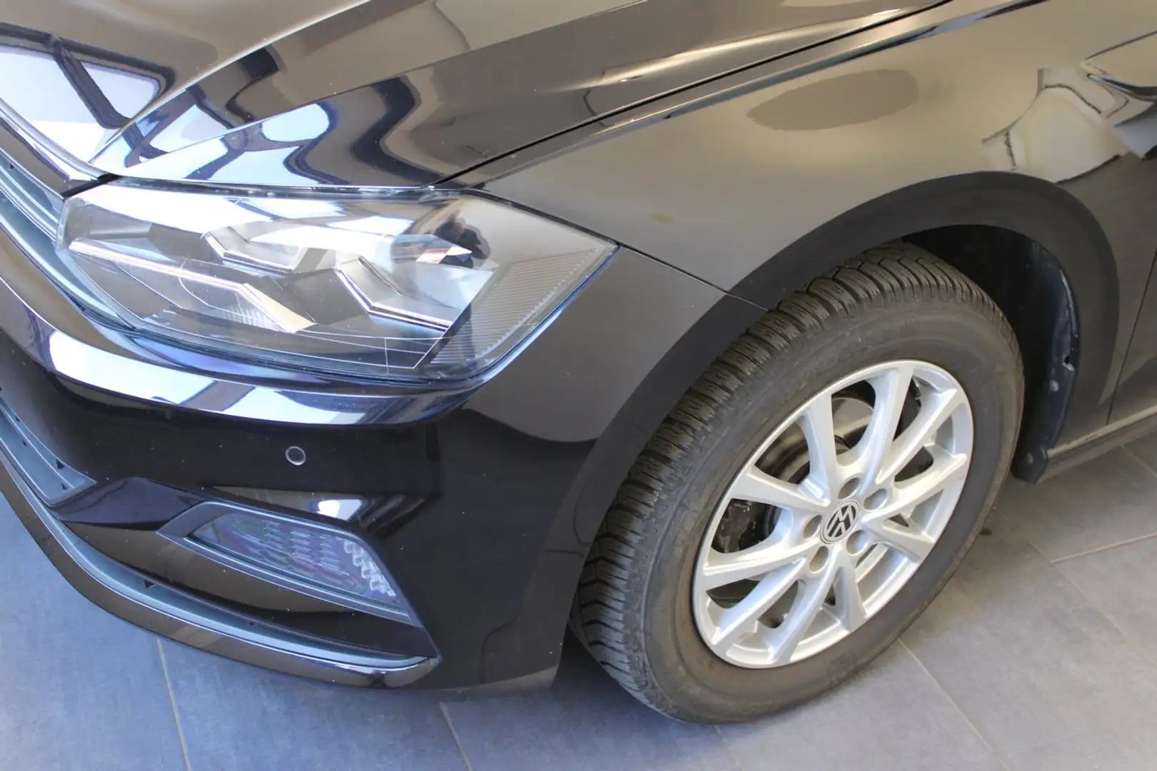 Volkswagen Polo Schwarz - 2