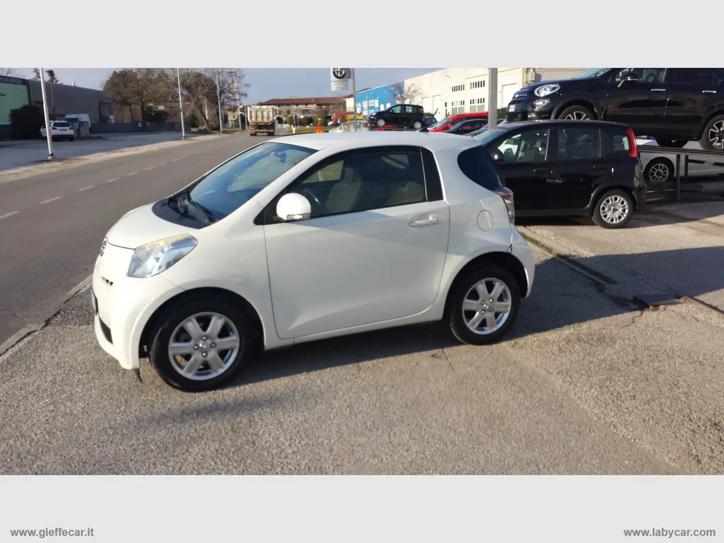 Toyota iQ 1.0 Multidrive Weiß - 1